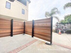 1240 S Bronson Ave in Los Angeles, CA - Building Photo - Building Photo