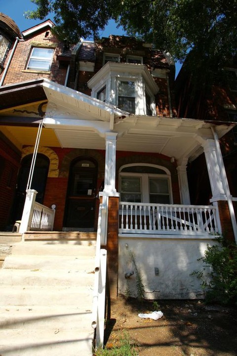 236 Buckingham Pl in Philadelphia, PA - Building Photo