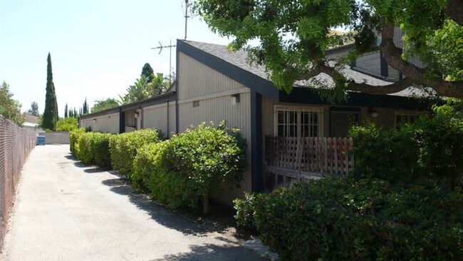 4716 Whitsett Ave in Studio City, CA - Foto de edificio - Building Photo