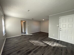 8910-8910 Greenmound Ave in Dallas, TX - Building Photo - Building Photo