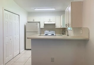 980 NE 33rd Ter, Unit 201 in Homestead, FL - Building Photo - Building Photo