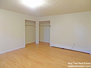 2045 Commonwealth Ave, Unit O in Boston, MA - Foto de edificio - Building Photo