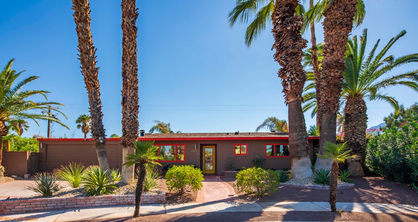 14 Gary Cir in Palm Springs, CA - Building Photo