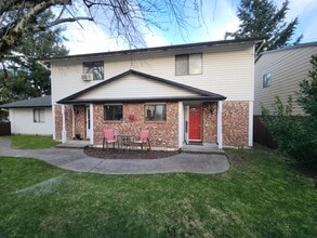 38 NE 143rd Ave in Portland, OR - Foto de edificio - Building Photo