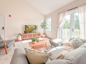 130 Post Rd W in Westport, CT - Building Photo - Building Photo