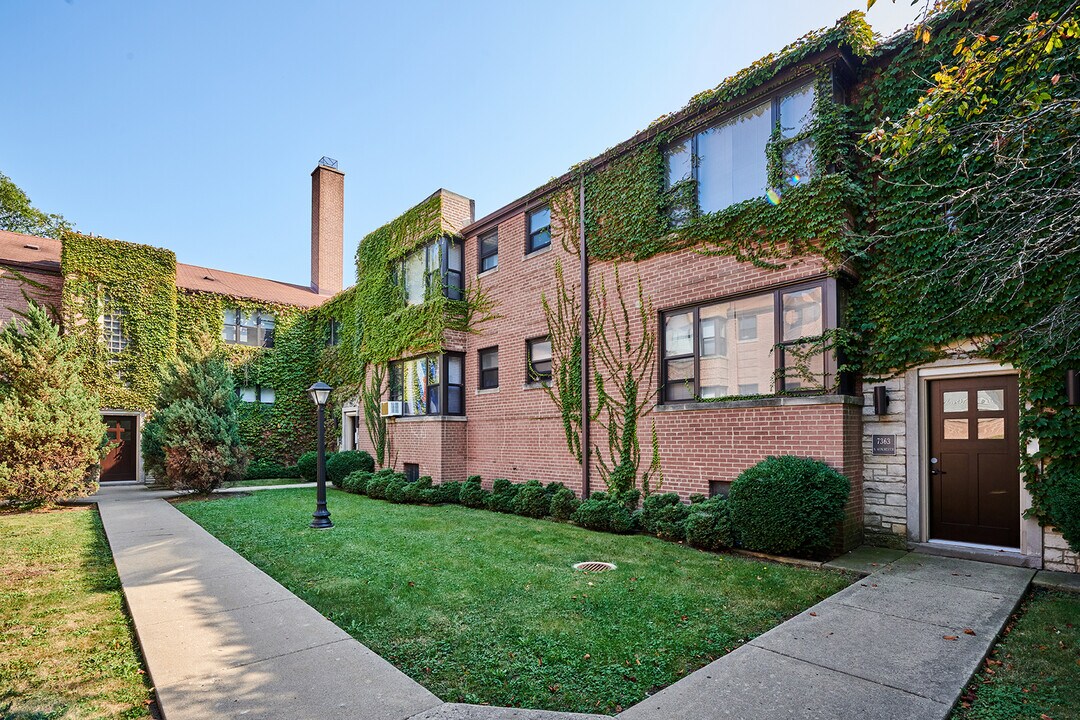 7375 N Winchester Ave in Chicago, IL - Building Photo