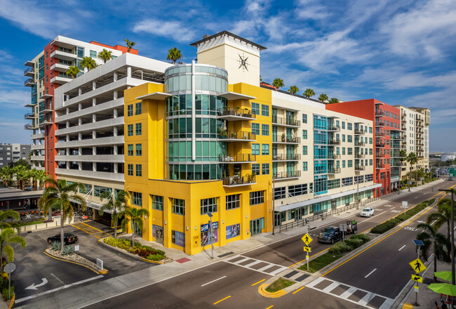 Grand Central at Kennedy West in Tampa, FL - Building Photo - Building Photo