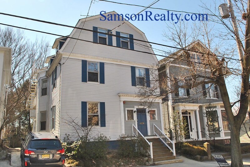 111 Bowen St in Providence, RI - Building Photo