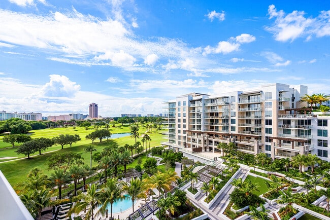 210 SE Mizner Blvd in Boca Raton, FL - Building Photo - Building Photo