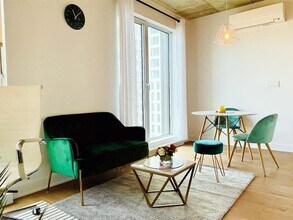 2300 Rue Tupper Rue in Montréal, QC - Building Photo - Building Photo