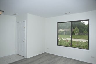 1076 Crestwood Ln in Bolingbrook, IL - Foto de edificio - Building Photo