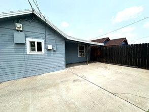 320 N Flint Ave in Lubbock, TX - Building Photo - Building Photo