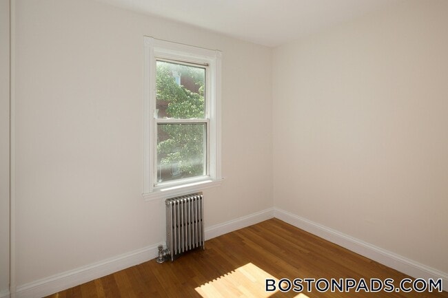 17 Pond St in Boston, MA - Building Photo - Building Photo