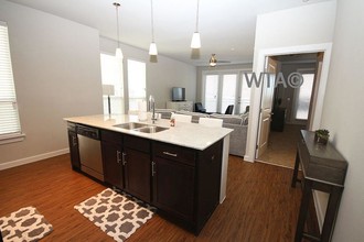 4300 Cromwell Dr in Kyle, TX - Building Photo - Building Photo