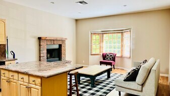 15103 Hartsook St in Sherman Oaks, CA - Building Photo