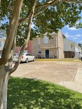 Camelot Apartments in Natchez, MS - Building Photo - Building Photo