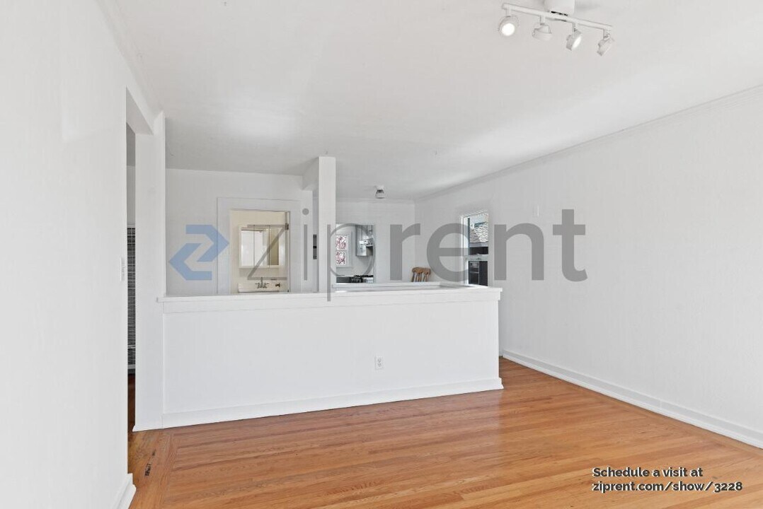 928 60th St in Oakland, CA - Building Photo