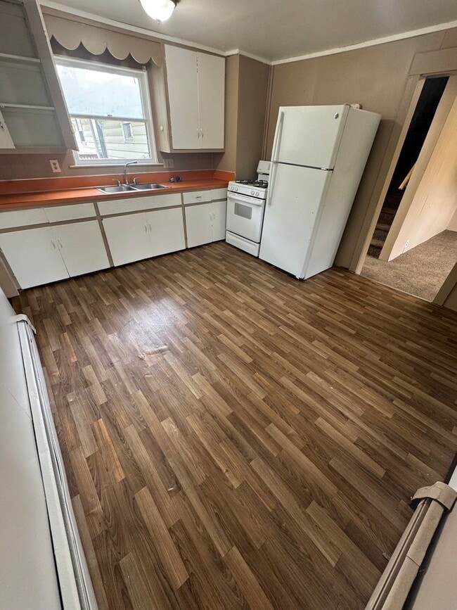 property at 802 S Woodbridge St