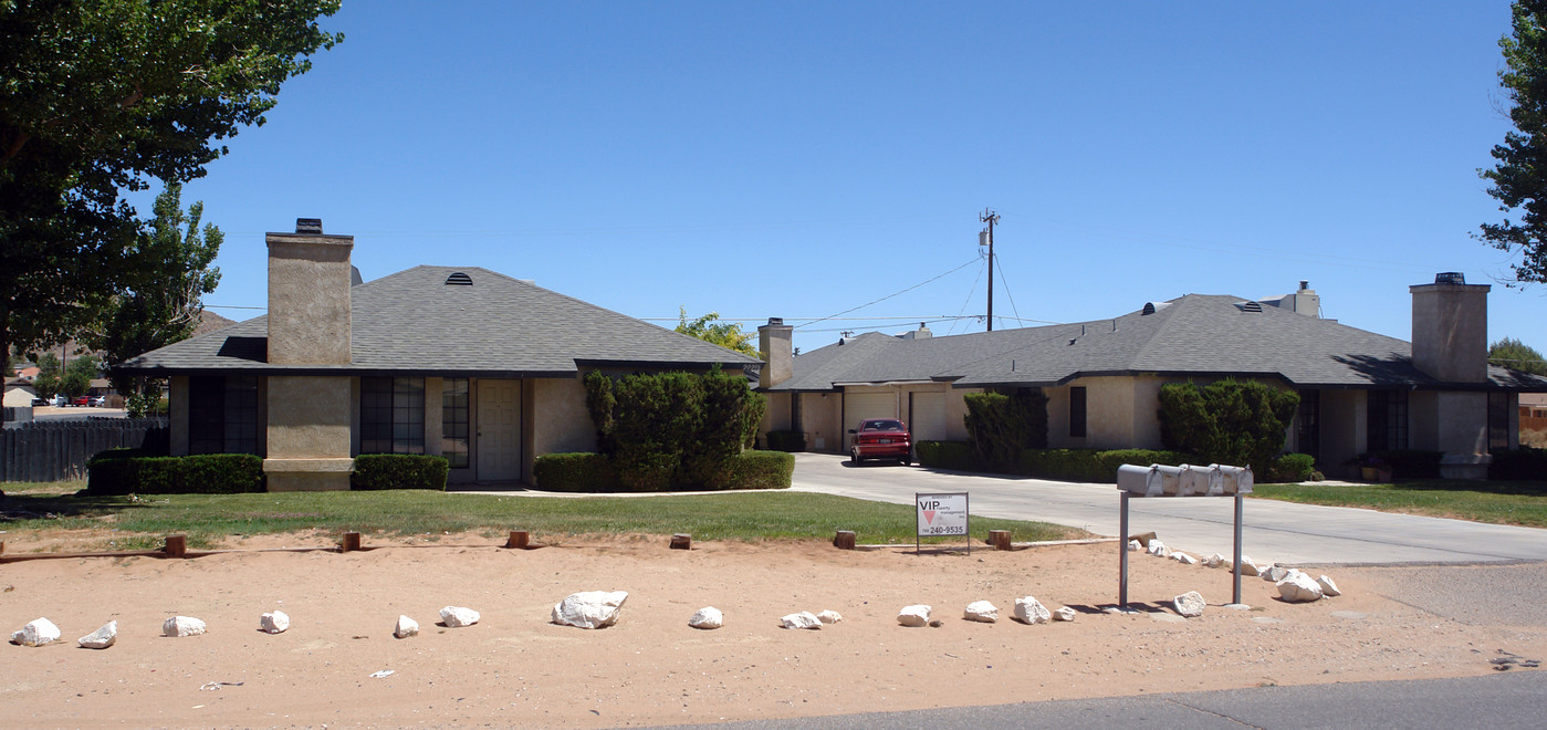 20296 Zuni Rd in Apple Valley, CA - Foto de edificio