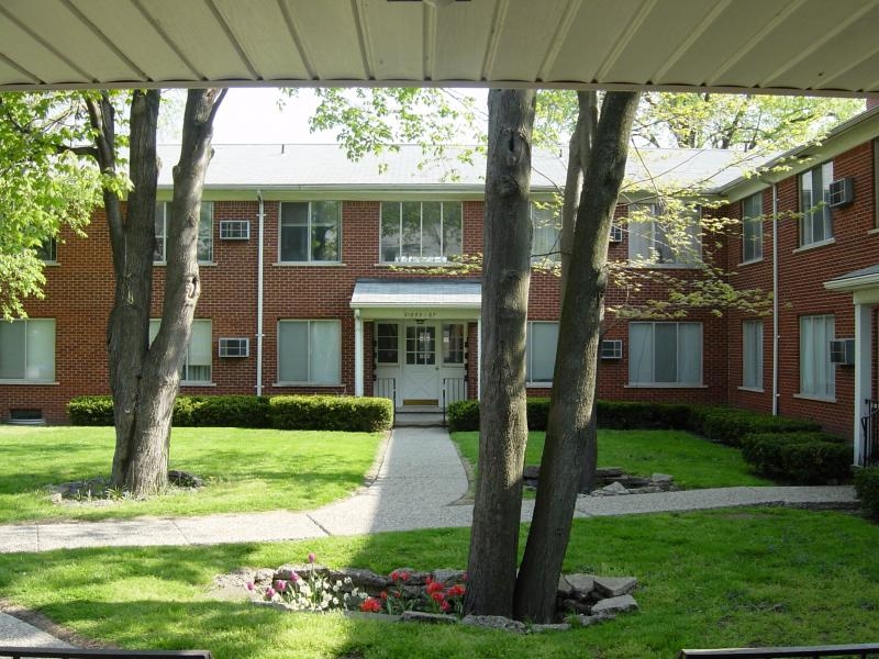 Mauer Manor Apartments in St. Clair Shores, MI - Building Photo