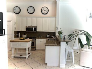 2492 Eagle Run Dr in Weston, FL - Building Photo - Building Photo