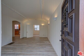 320 S Reeves Dr in Beverly Hills, CA - Building Photo - Building Photo