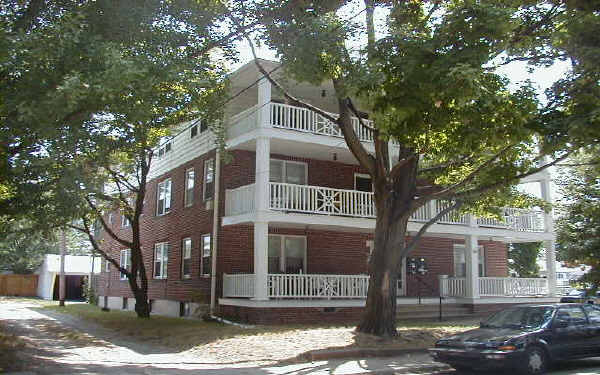 24 Center St in Newark, DE - Foto de edificio