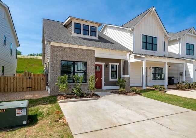 property at 224 Huntley Knl Pl