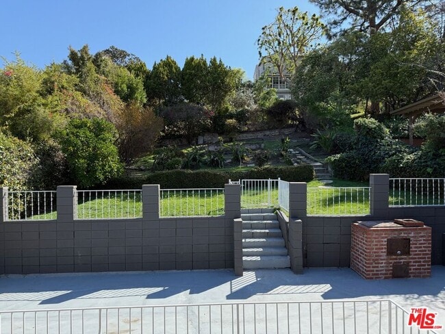 2548 Panorama Terrace in Los Angeles, CA - Foto de edificio - Building Photo