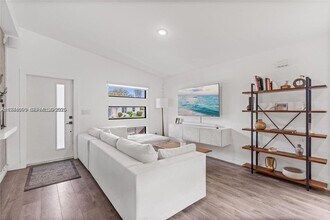 944 NW 64th St in Miami, FL - Building Photo - Building Photo