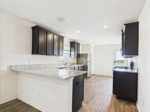 15223 Harbor Lndg in Von Ormy, TX - Building Photo - Building Photo