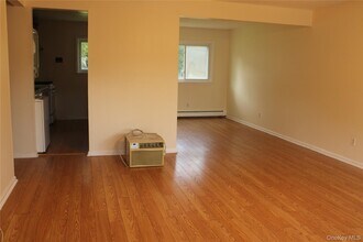 1 Fishkill Glen Dr in Fishkill, NY - Building Photo - Building Photo