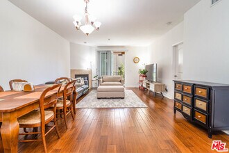 5132 W Maplewood Ave in Los Angeles, CA - Building Photo - Building Photo