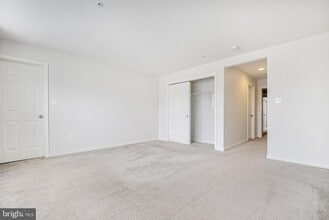 44087 Vaira Terrace in Chantilly, VA - Building Photo - Building Photo