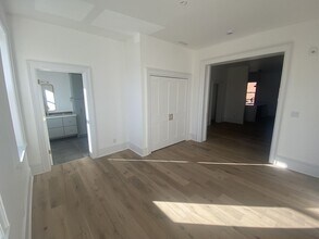 249 W 1st St-Unit -Unit 2A in Dubuque, IA - Building Photo - Building Photo