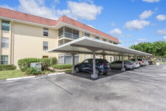 5540 Tamberlane Cir in Palm Beach Gardens, FL - Building Photo - Building Photo