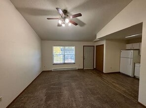 627 Maple St, Unit #3 in Eau Claire, WI - Building Photo - Building Photo