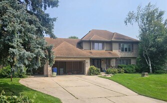 2912 Ivanhoe Gln in Fitchburg, WI - Building Photo