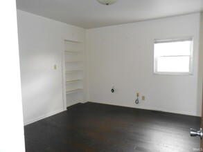 339 S Lincoln St in Bloomington, IN - Foto de edificio - Building Photo