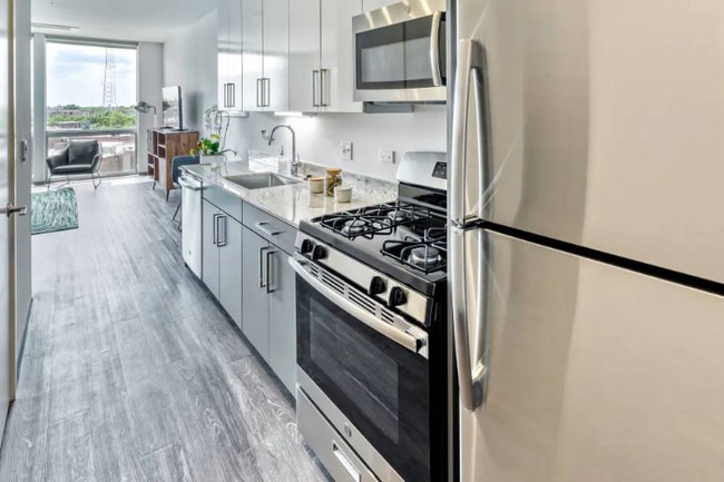 2360 N California Ave in Chicago, IL - Foto de edificio - Building Photo