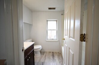 1901 Neville Dr, Unit 2 in Louisville, KY - Building Photo - Building Photo