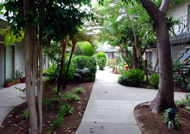 Pacific Apartment Homes in El Segundo, CA - Building Photo - Building Photo