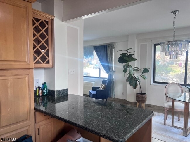 1375 River Rd in Edgewater, NJ - Building Photo - Building Photo