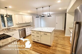 787 Ross Rd in Norton Shores, MI - Building Photo - Building Photo