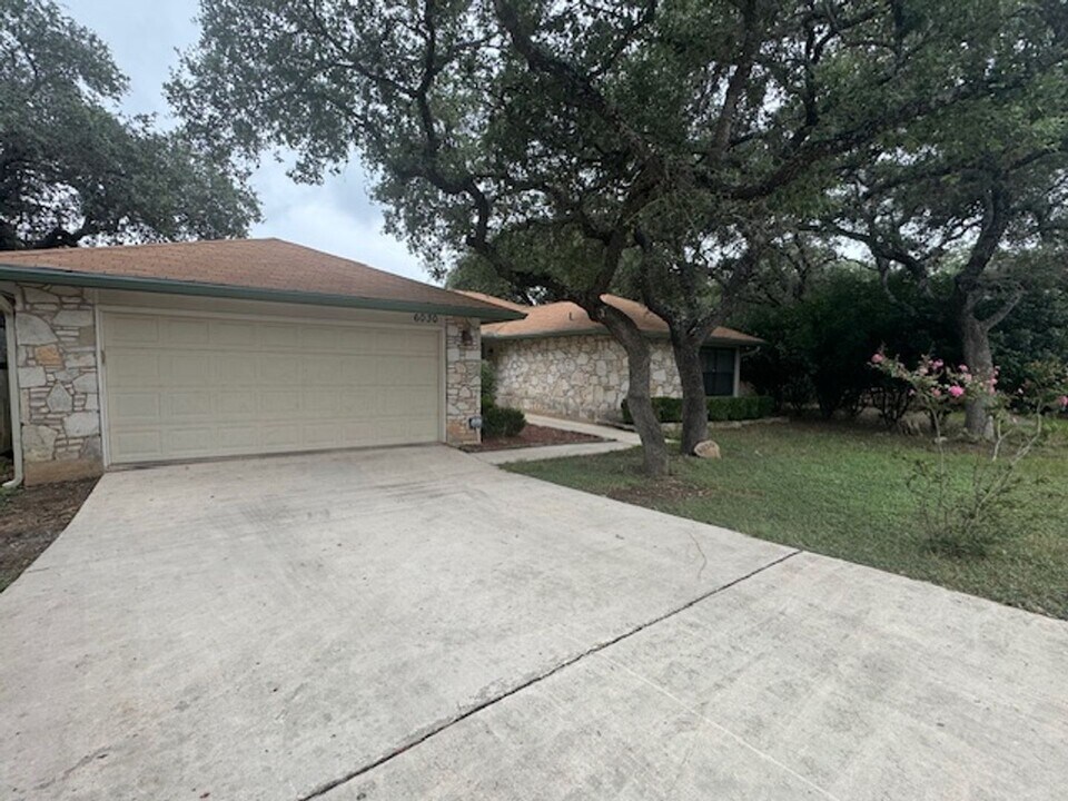 6030 Watertown in San Antonio, TX - Building Photo