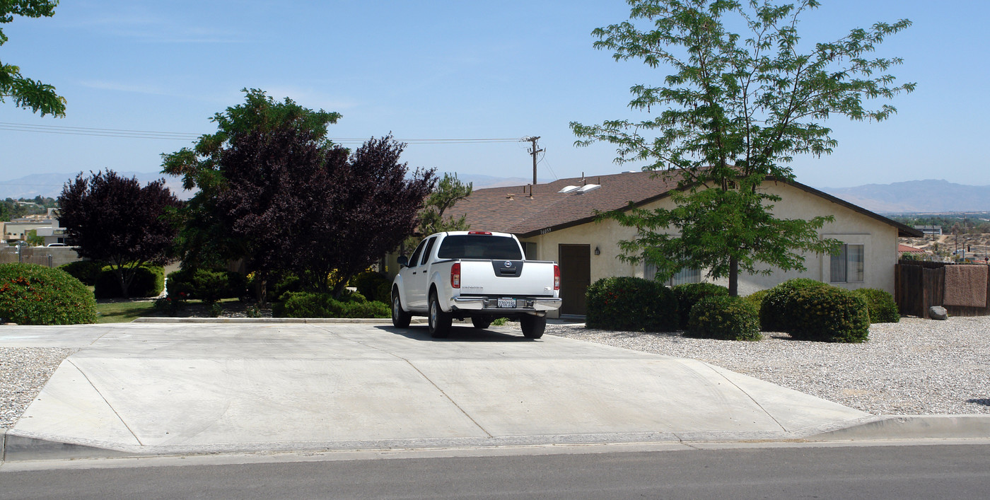 Desert Knolls in Apple Valley, CA - Building Photo