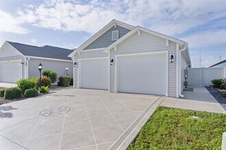 6230 Dingman Wy in the Villages, FL - Building Photo - Building Photo