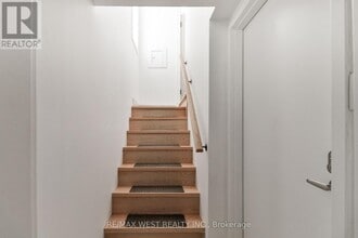 13 Richardson Dr in Aurora, ON - Building Photo - Building Photo