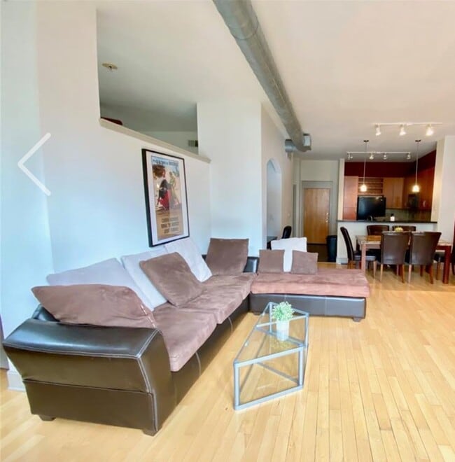 property at 1901 Post Oak Blvd