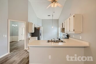 9610 Fox Hearst Rd in Tampa, FL - Foto de edificio - Building Photo